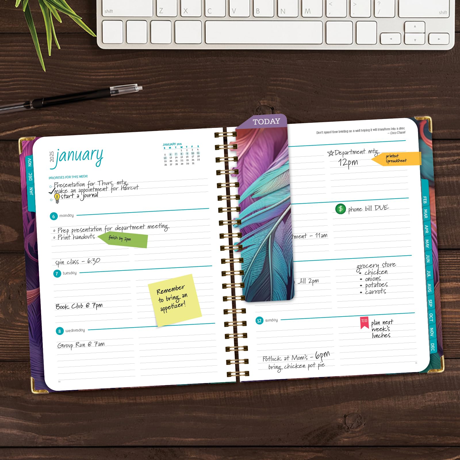 改HARDCOVER 2025 Planner, 8.5"x11": 14 Months (November 2024 - December 2025), Daily Weekly Monthly Planner, Yearly Agenda, Bookmark, Pocket Folder and Sticky Note Set (Pastel Peacock)