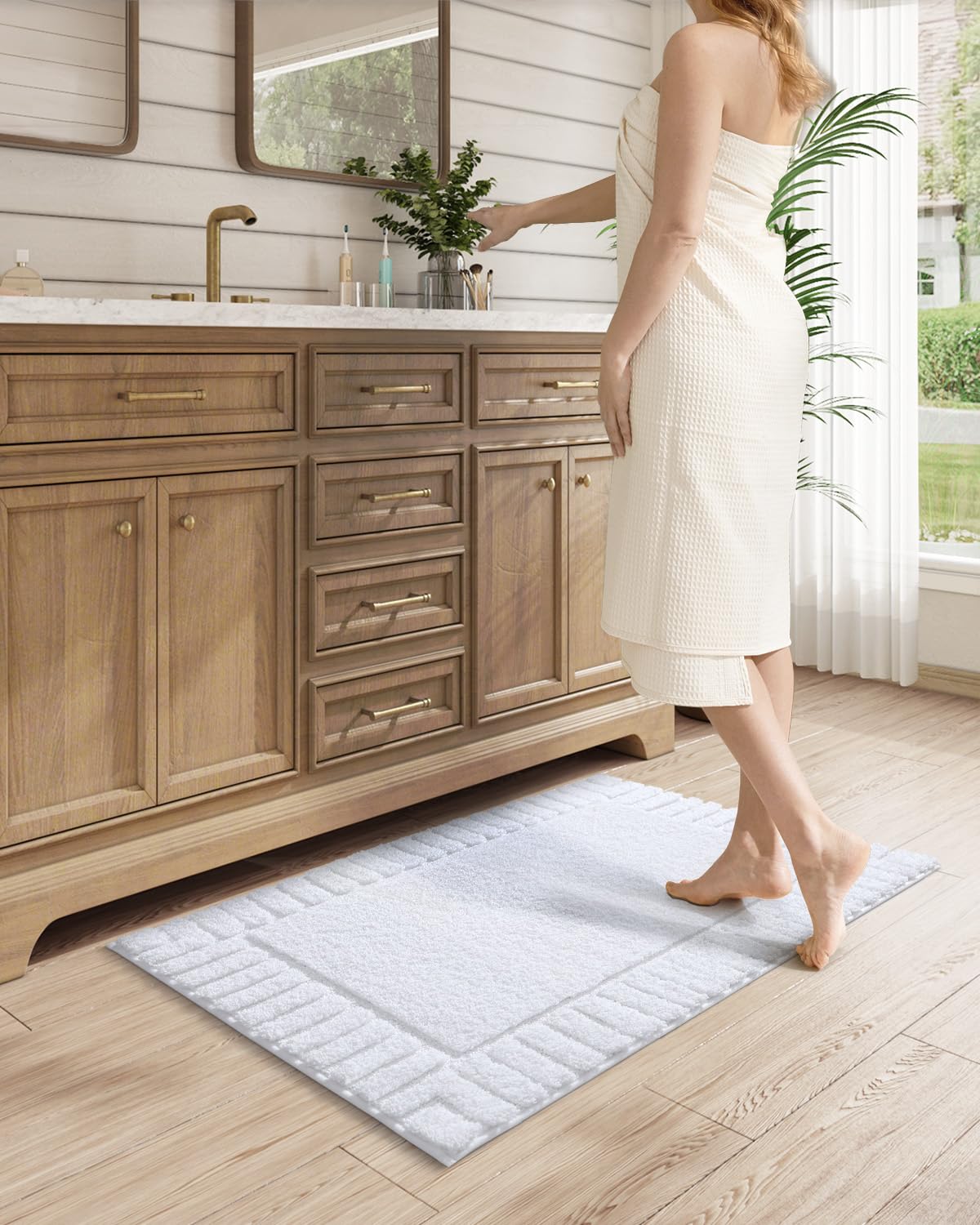 改LUMI Premium Bath Rug, Extra Soft and Absorbent Bathroom Mat, Quick Dry, Non Slip, Machine Washable Bath Mat for Shower and Tub, Beige, 16"x24"