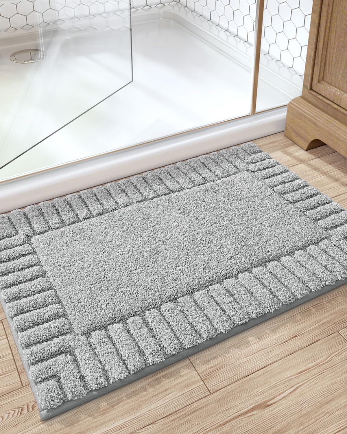 Premium Bath Rug, Extra Soft and Absorbent Bathroom Mat, Quick Dry, Non Slip, Machine Washable Bath Mat for Shower and Tub,16"x24"
