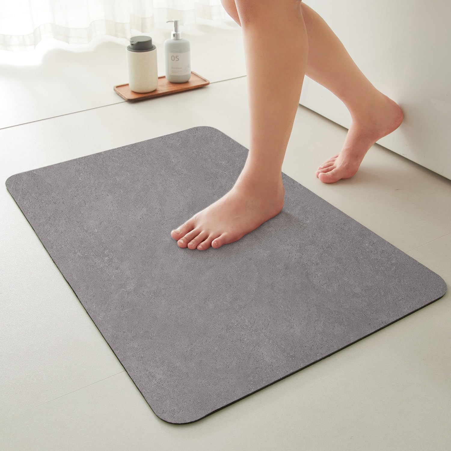 改Quick Dry Bath Mat, Bathroom Rugs Non Slip Washable Thin Absorbent Bath Mat Fits Under Door Bathroom Floor Mat Perfect for Bath, Shower, or Sink 16"x24" Light Grey