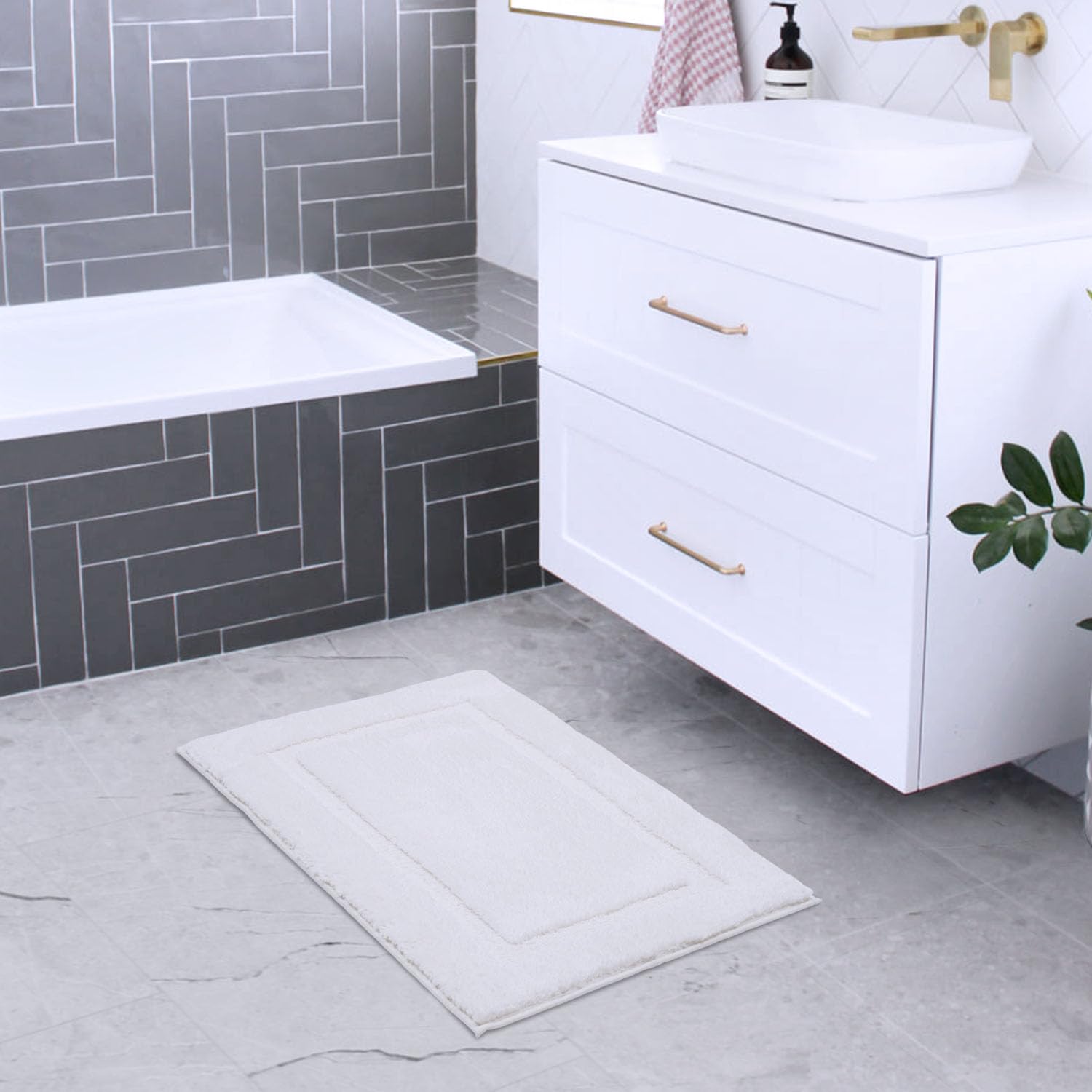 改FRESHMINT Melange Tufted Bathroom Rugs 17"x24", Water Absorbent Soft Bath Mat for Bathroom Floor, Non Slip &amp; Washable Shower Mat, Room Accessories Microfiber Bathroom Mat, Pink &amp; White