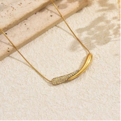 Lxalry Golden Necklace – Streamline Pendant with Gemstone Jewelry, Lightweight Luxury with Dazzling Luster