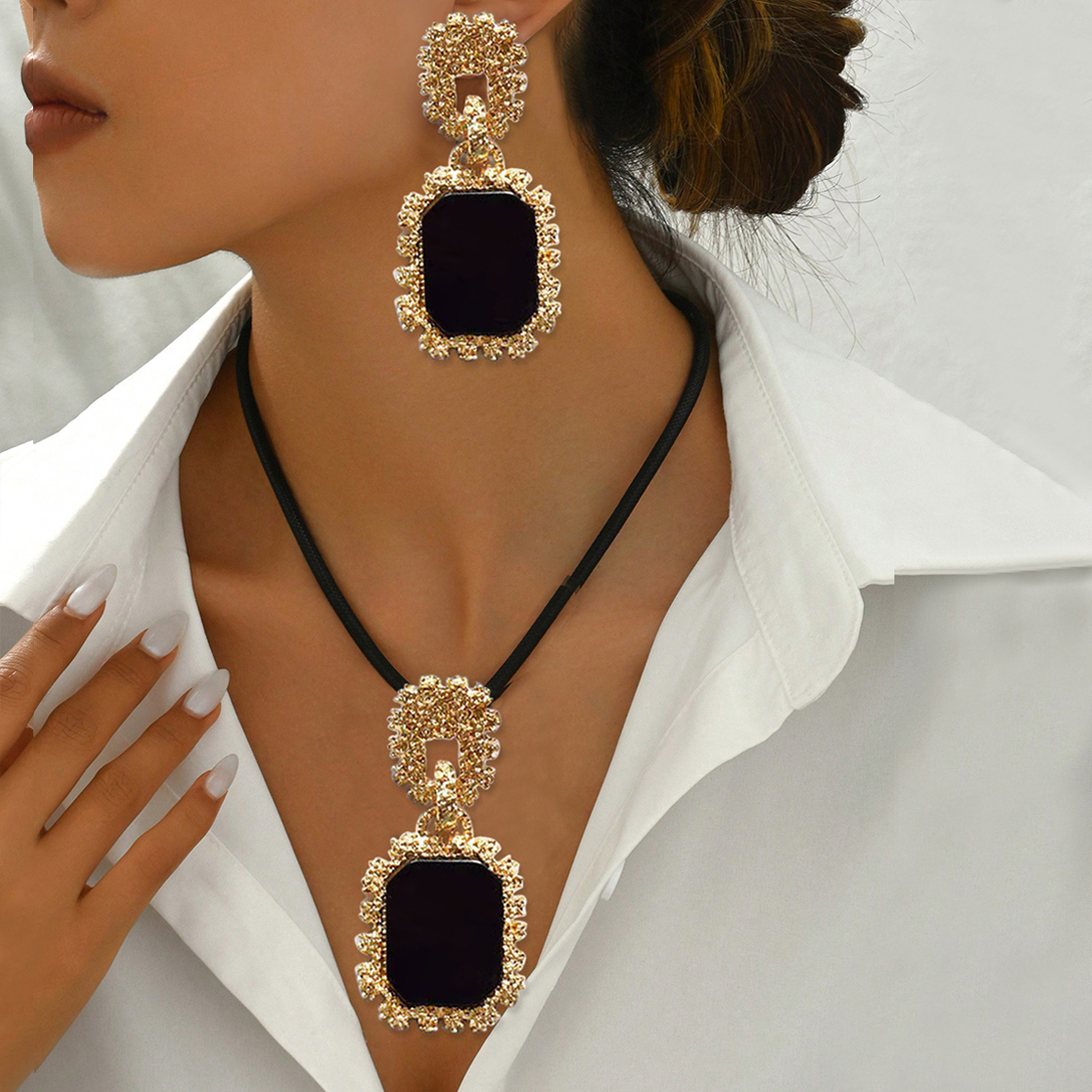 Lxalry Contrast Jewelry Set, Handmade Electroplated Necklace & Earrings Duo, Bold Statement Gift for Evening Glamour & Red Cararet Events