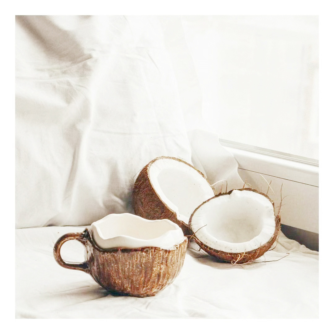 High-Aesthetic Ceramic Coffee Mug for Office - Creative Two-Tone Milk Mug with a Unique and Elegant Coconut Shell Design