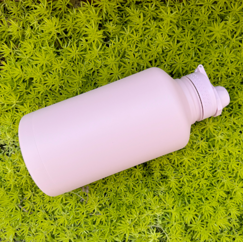 57oz/1700ml stainless steel outdoor insulated water bottle, large capacity with straw, pull ring for easy carrying