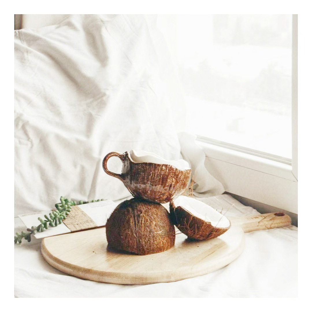 High-Aesthetic Ceramic Coffee Mug for Office - Creative Two-Tone Milk Mug with a Unique and Elegant Coconut Shell Design