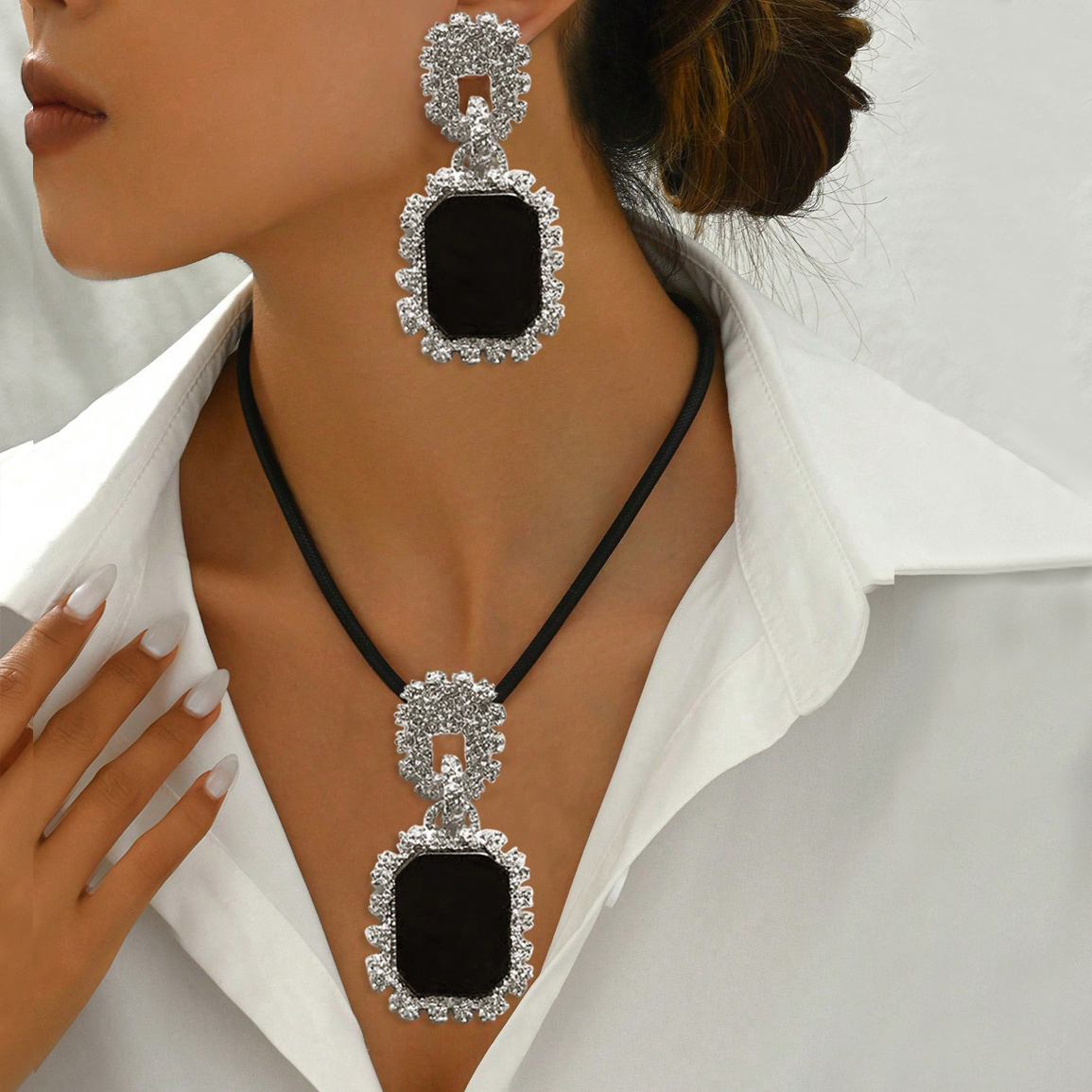 Lxalry Contrast Jewelry Set, Handmade Electroplated Necklace & Earrings Duo, Bold Statement Gift for Evening Glamour & Red Cararet Events