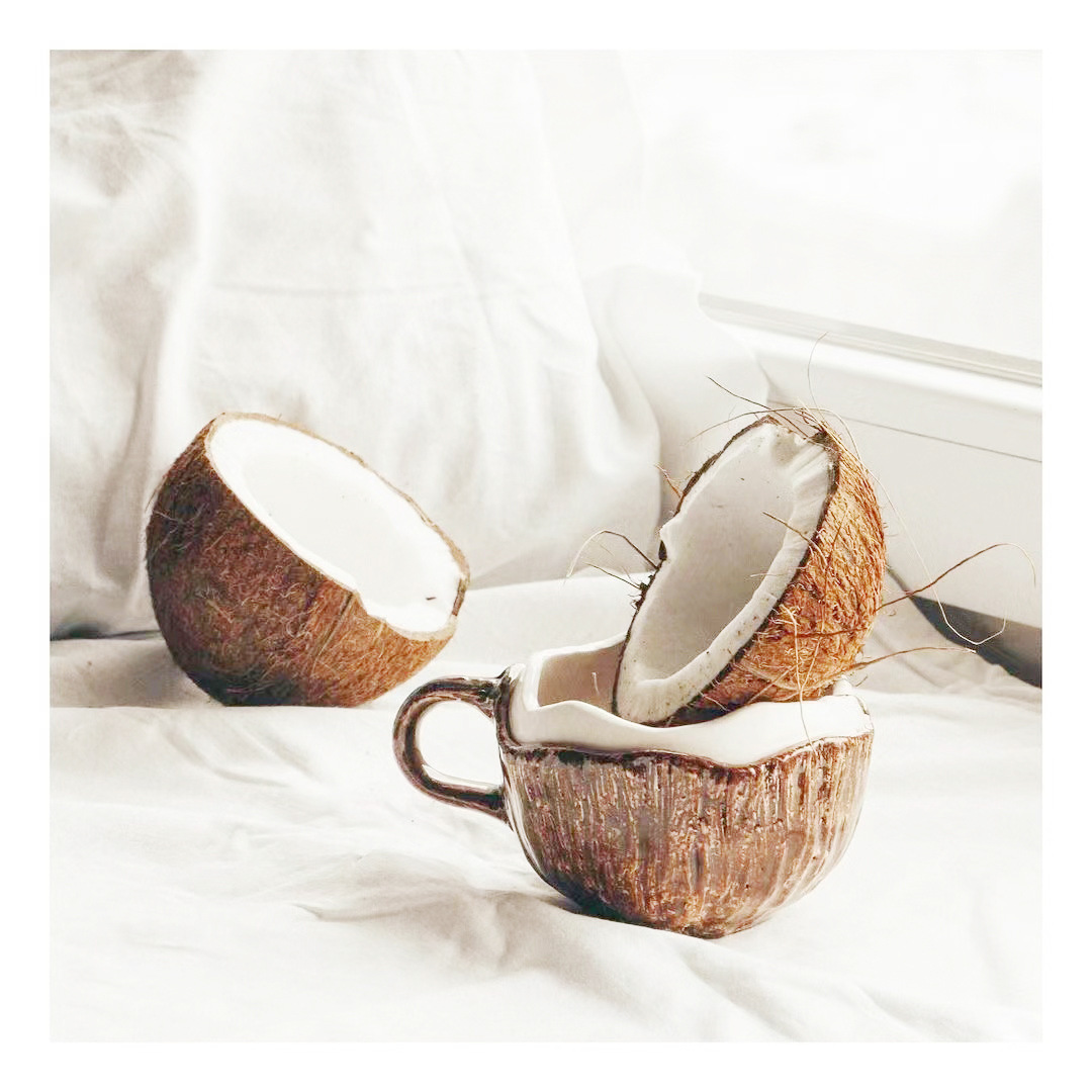 High-Aesthetic Ceramic Coffee Mug for Office - Creative Two-Tone Milk Mug with a Unique and Elegant Coconut Shell Design
