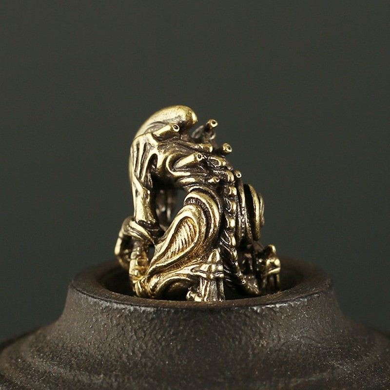 1 pc Exquisite Antique Brass Chinese God of Wealth Ornament - Attracts Abundance and Good Fortune with Powerful Fengshui Energy, Hand-Sculpted for Harmonious Balance - Ideal for Home, Office, or Desktop Placement to Bring Prosperity and Success