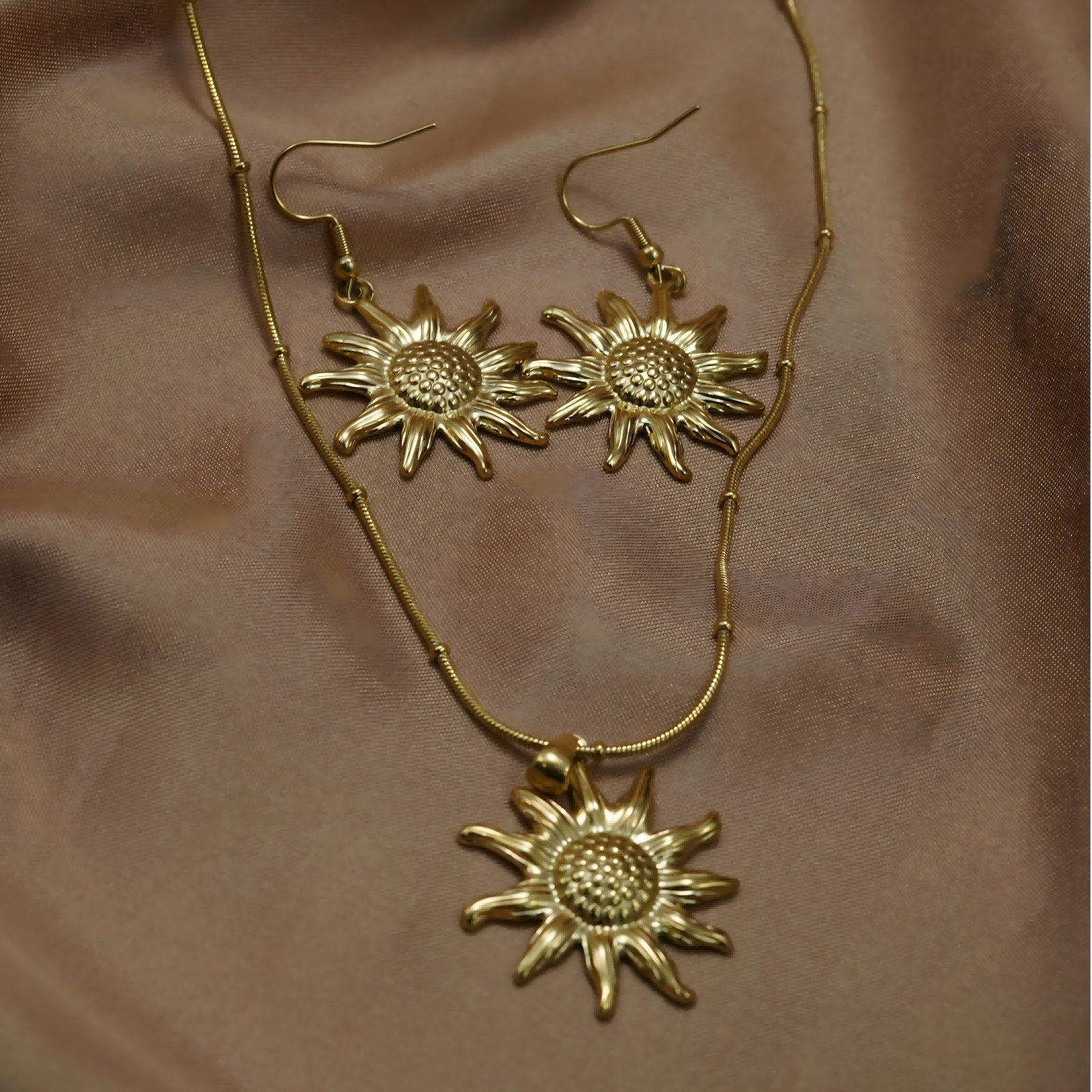 Lxalry 18K Gold Plated Sun Mirror Jewelry Set, Hypoallergenic Skin-Safe Necklace &amp; Drop Earrings for Daily/Evening, Never-Fade Adjustable Luxury Gift with Precision-Cast Rays