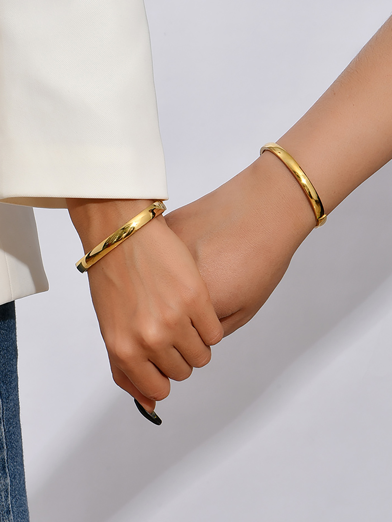 Two piece set of fashionable hot selling metal stainless steel material couple style men's and women's wristbands bracelet gift